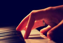 临场指挥出色，助球队最后时刻逆袭取胜